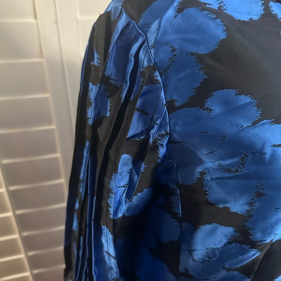 Elegant Blue Floral Dress - Picture 5 of 13